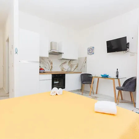Bellavista Apartment *